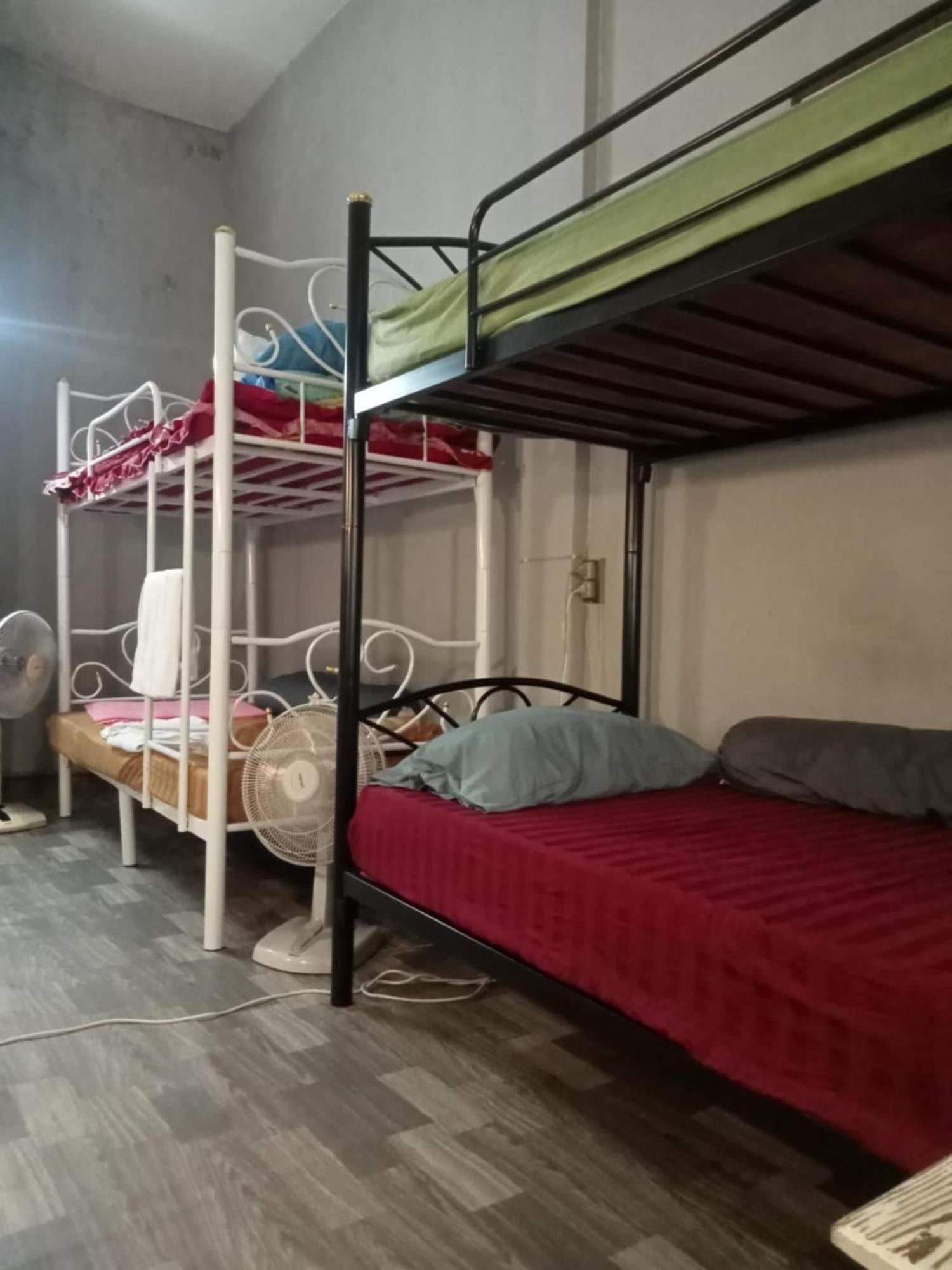 Апартаменти Bang Lumphu House&Bistro Бангкок Екстер'єр фото